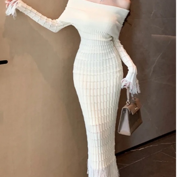 Body Con Shoulder Dress - Picture 4 of 6